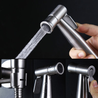 正山304115龙头与九牧32150龙头花洒喷枪模具的对比分析